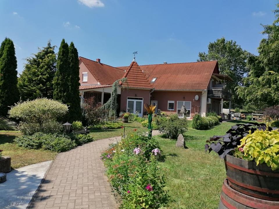 Bed and Breakfast Hartmann Panzio à Barcs Extérieur photo